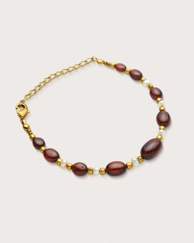 Suri Bracelet | Garnet & Pearl